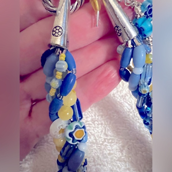 🌸🌸Handcrafted 18” stranded necklace with matching earrings 🌸🌸 - Picture 3 of 4